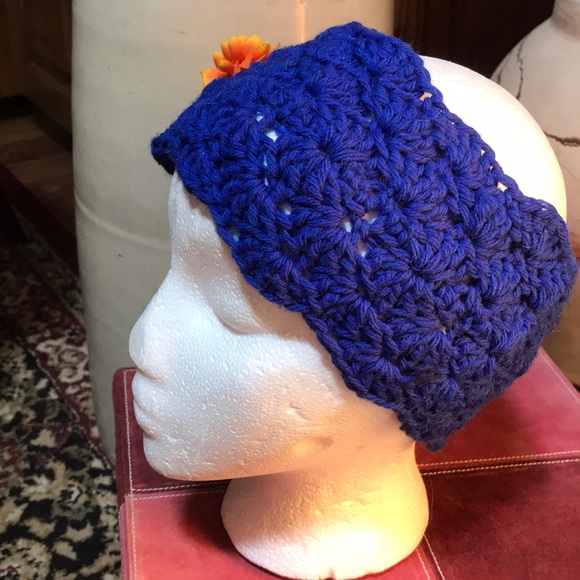 Handmade crocheted headband with flower decoration - Picture 3 of 5